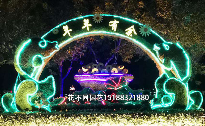 國(guó)慶綠雕-年年有余夜間亮化照片