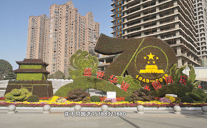 國(guó)慶仿真綠雕現(xiàn)場(chǎng)實(shí)拍圖